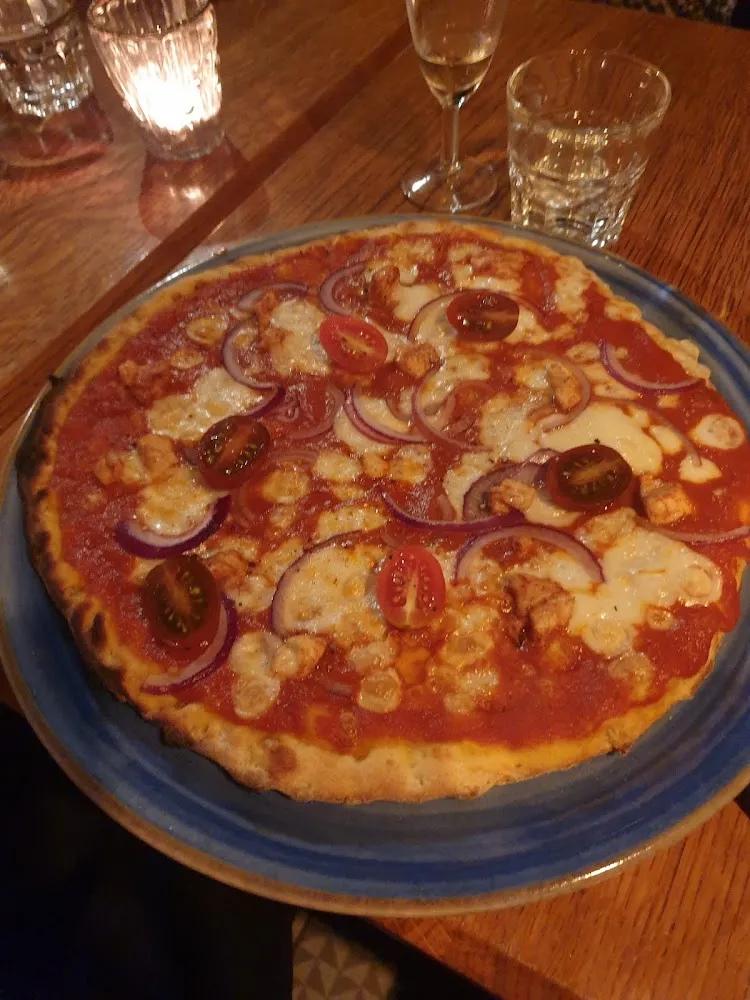 Spicy Chicken Pizza with Red Onion